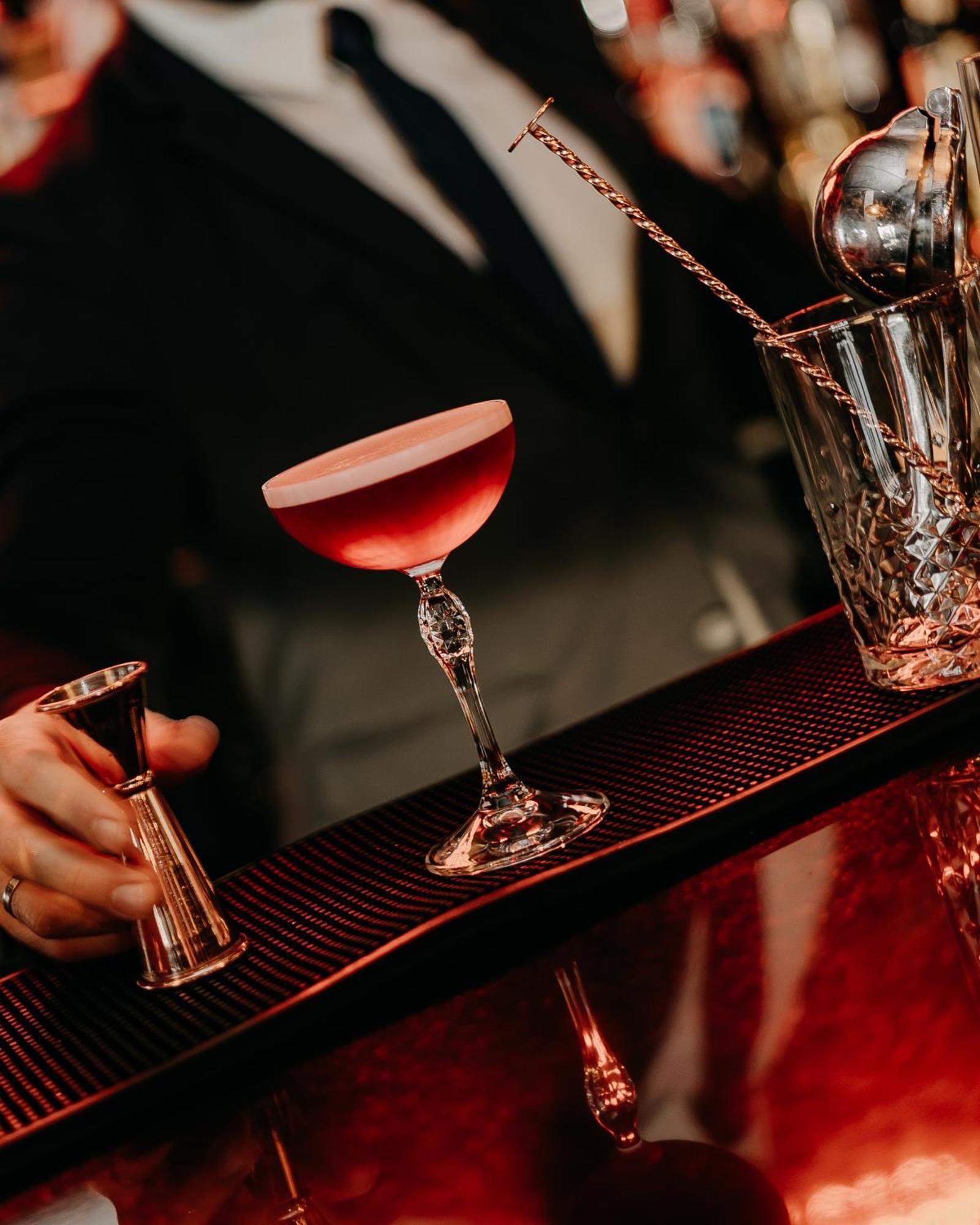 138 Liberdade Hotel Lisboa Eksteriør billede A Clover Club cocktail